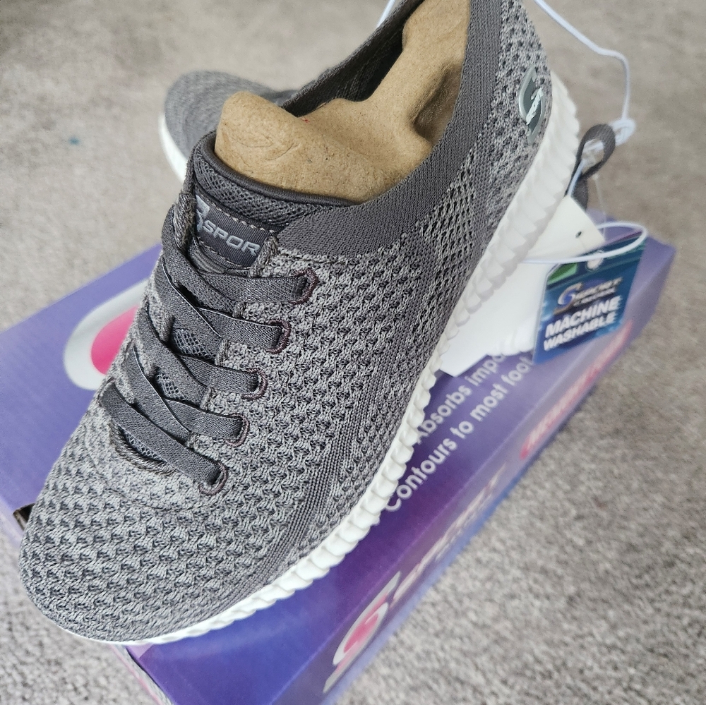 Sneakers - Picture 3 of 8